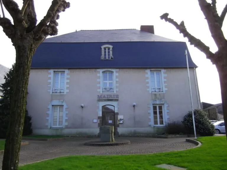 Le Fief-Sauvin (49600)